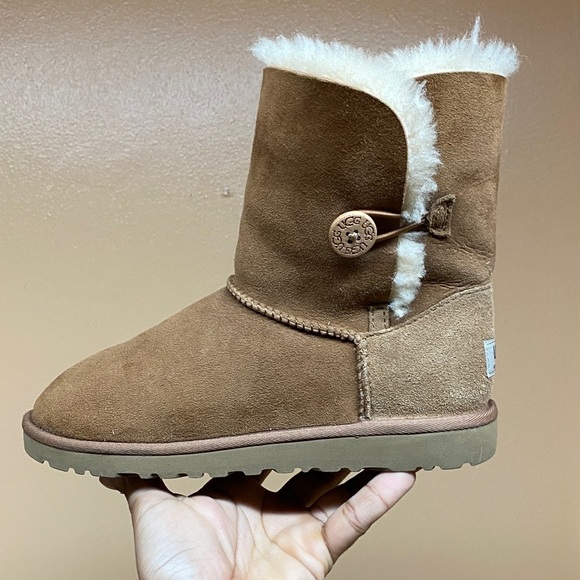 UGG Bailey Button II Women’s Suede Boots “Chesnut” Size 5 - Picture 6 of 17